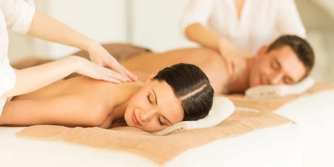 Destress Full Body massage & Rose petals Face massage ή Μασάζ κεφαλής 65' για 2 Άτομα στην Διπλή Καμπίνα